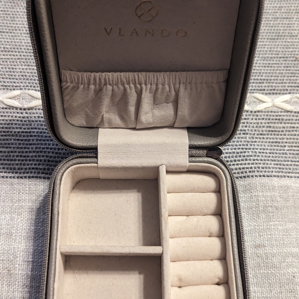 Vlando Small Faux Leather Travel Jewelry Box Organizer Display Storage Case for - Picture 6 of 8
